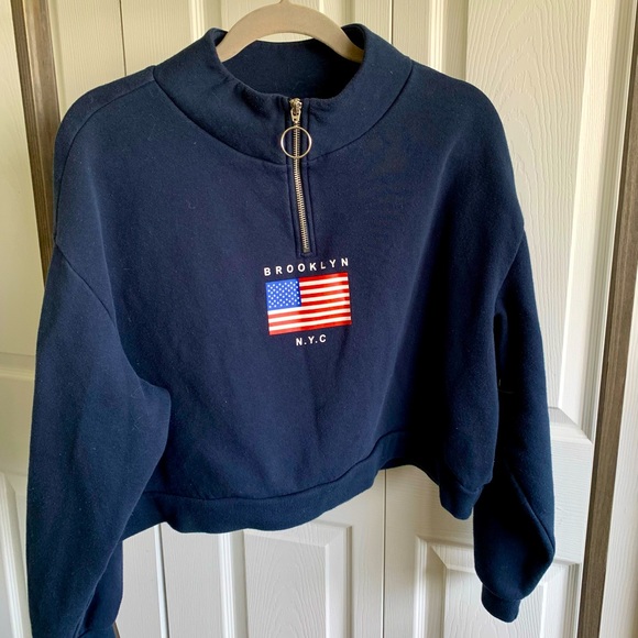 Cropped navy blue “Brooklyn N.Y.C.” 1/4 zip sweater with and American flag - Picture 4 of 7